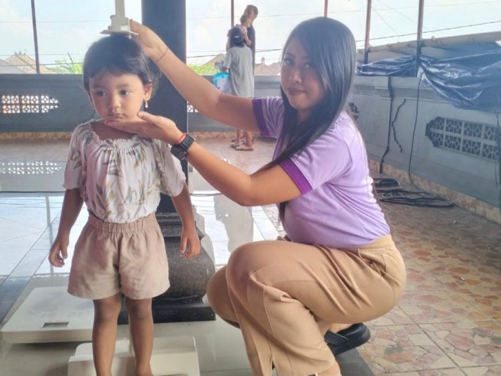 Giat Rutin Posyandu Balita di Banjar Dukuh Dalung, Dukung Balita Desa Dalung Bebas Stunting